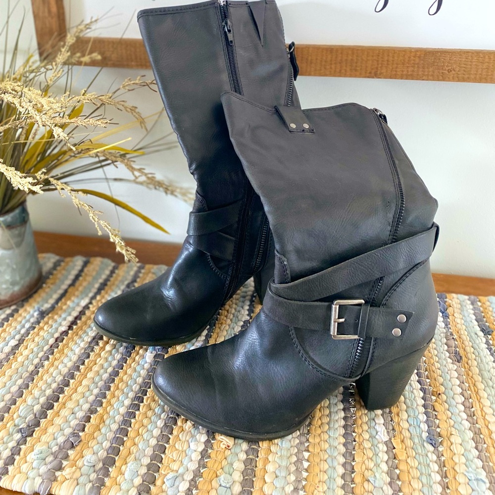 Cute pair of woman’s boots size 10